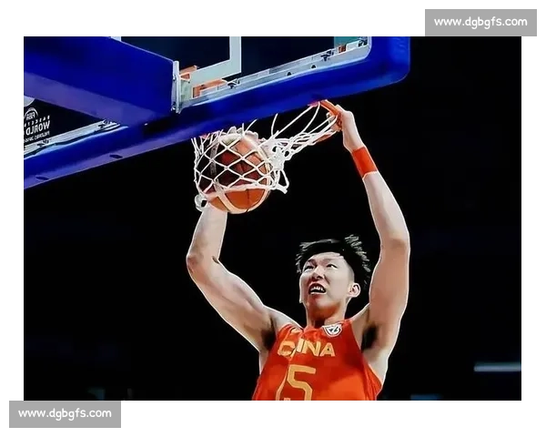 周琦爱子幼儿园毕业!与男篮叔叔互动害羞萌翻全网 周琦爱子幼儿园毕业!与男篮叔叔互动害羞萌翻全网