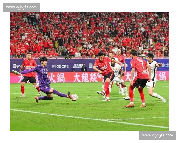 国安击败西海岸追平申花登顶，争冠形势白热化