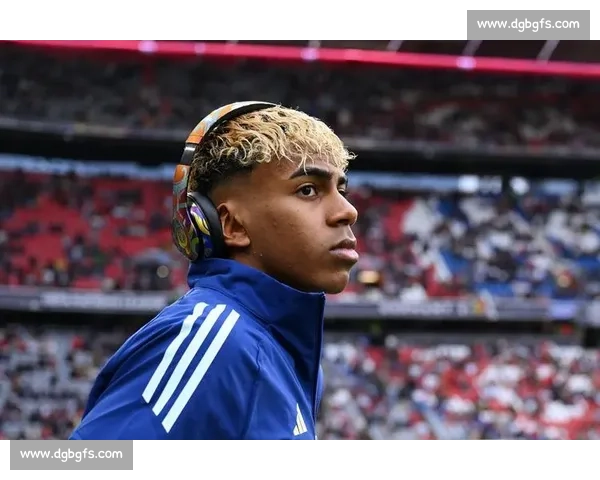 德拉富恩特钦点亚马尔为传奇：足球天赋与谦逊品格并重