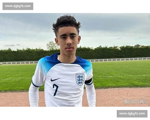 17 岁 6 场 8 球引爆英超 四豪门争青训瑰宝 17 岁 6 场 8 球引爆英超 四豪门争青训瑰宝
