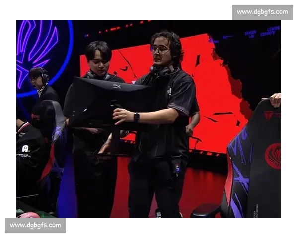 Keria 谈 T1 横扫 HLE：满意表现但遗憾错失 POM