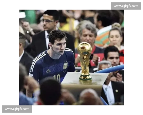 梅西圆梦！大力神杯在手，传奇落幕亦是辉煌