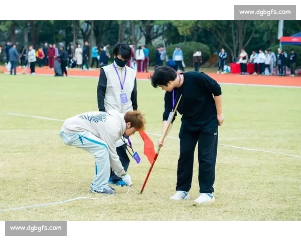 赛场上的“隐形英雄”,电竞裁判用规则守护公平,却常常被遗忘 赛场上的“隐形英雄”,电竞裁判用规则守护公平,却常常被遗忘